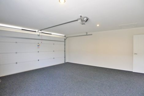 Photo of property in 4 Iwinuku Crescent, Wattle Downs, Auckland, 2103
