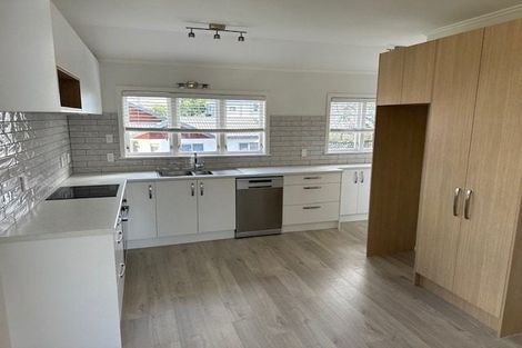 Photo of property in 1/2 East Coast Road, Milford, Auckland, 0620