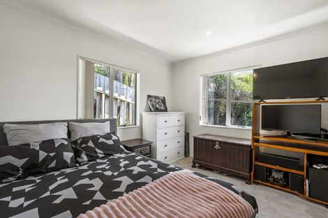 Photo of property in 60a Topliss Drive, Northcross, Auckland, 0632