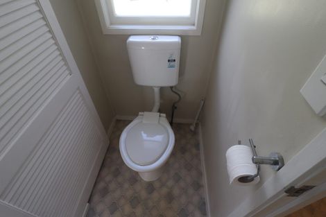 Photo of property in 4 Teviot Place, Totara Vale, Auckland, 0629