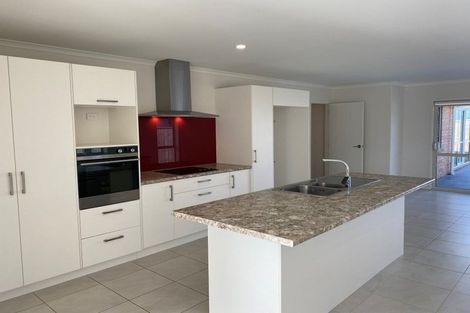 Photo of property in 28 Sabre Street, Papamoa Beach, Papamoa, 3118