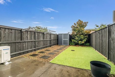 Photo of property in 18 Owen Chapman Drive, Red Beach, 0932