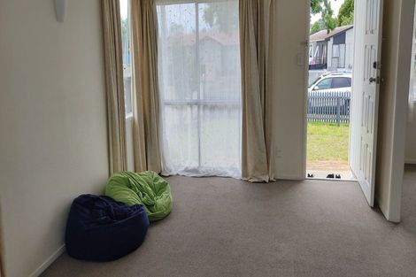 Photo of property in 6 Fiesta Drive, Half Moon Bay, Auckland, 2012