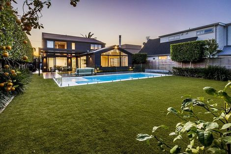 Photo of property in 41 Milford Road, Milford, Auckland, 0620