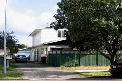 Photo of property in 28 Eruini Street, Waikanae Beach, Waikanae, 5036