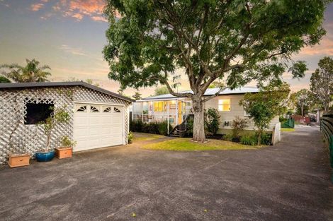 Photo of property in 19 Brennan Avenue, Te Atatu Peninsula, Auckland, 0610