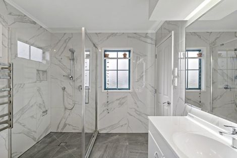 Photo of property in 3 Hobie Court, West Harbour, Auckland, 0618