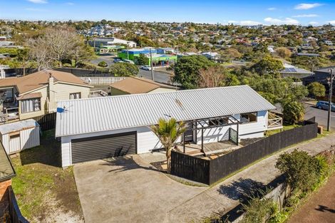 Photo of property in 1/80 Browns Bay Road, Rothesay Bay, Auckland, 0630