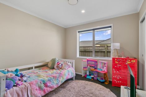 Photo of property in 15 Barry Curtis Place, Levin, 5510