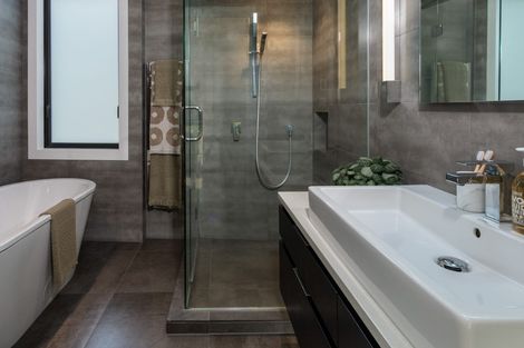 Photo of property in 25 Seaview Road, Castor Bay, Auckland, 0620