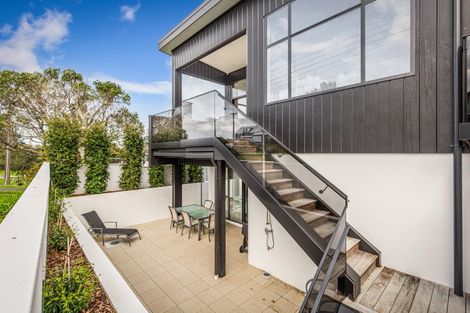 Photo of property in 39 Hyde Road, Rothesay Bay, Auckland, 0630