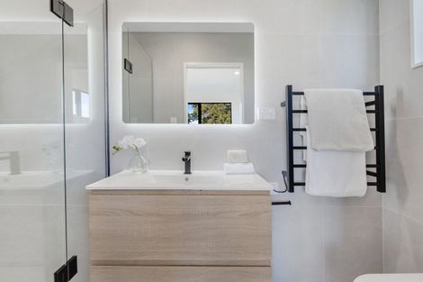 Photo of property in 140e Edgewater Drive, Pakuranga, Auckland, 2010