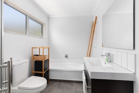Photo of property in 6 Grace Cove, Aotea, Porirua, 5024