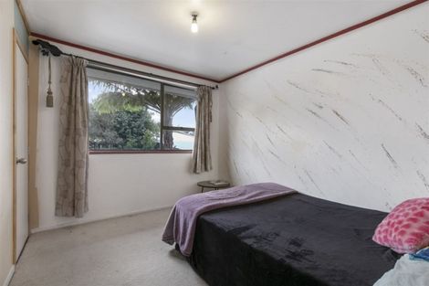 Photo of property in 28 St Catherine Crescent, West Harbour, Auckland, 0618