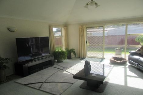 Photo of property in 31 Ray Small Drive, Papakura, 2110