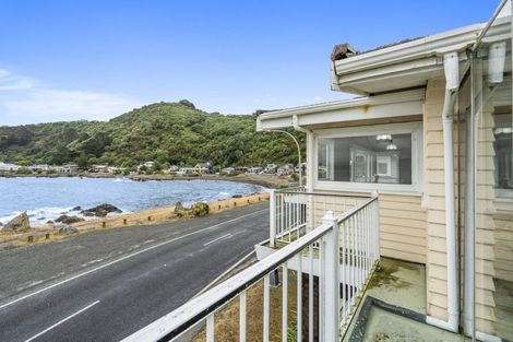 Photo of property in 77 Breaker Bay Road, Breaker Bay, Wellington, 6022