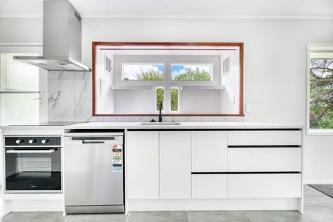 Photo of property in 10 Brunner Road, Glen Eden, Auckland, 0602