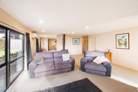 Photo of property in 23 Woodgate Court, Fitzherbert, Palmerston North, 4410