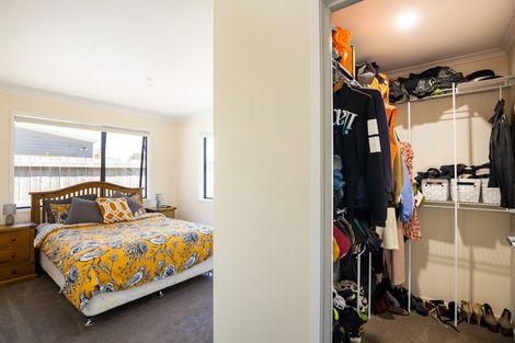 Photo of property in 15 Nukuroa Close, Waitara, 4320