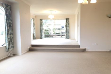 Photo of property in 1 Arrathorne Place, Northpark, Auckland, 2013
