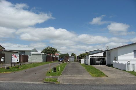 Photo of property in 2/7 Maplesden Drive, Clendon Park, Auckland, 2103