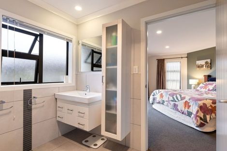 Photo of property in 6 Trump Place, Kelvin Grove, Palmerston North, 4414