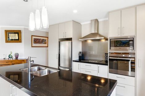 Photo of property in 32 Mount Marua Drive, Timberlea, Upper Hutt, 5018