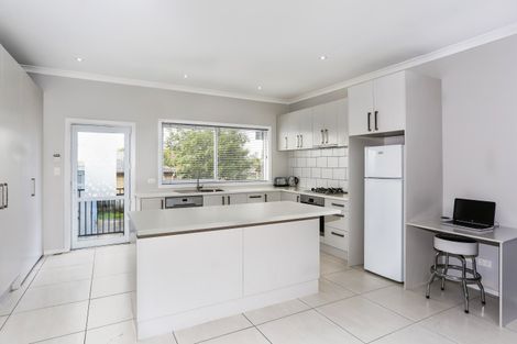 Photo of property in 71 Helvetia Road, Pukekohe, 2120