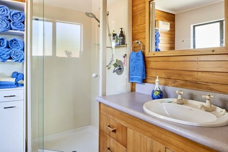 Photo of property in 17 Olivia Crescent, Tawa, Wellington, 5028