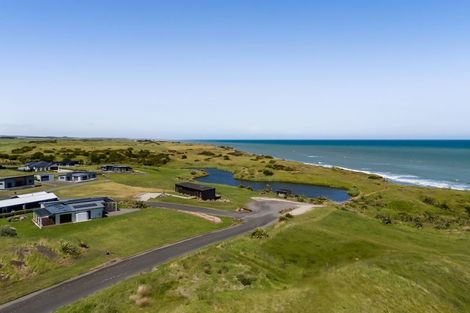 Photo of property in 21 Rosemount Road, Waverley, 4591