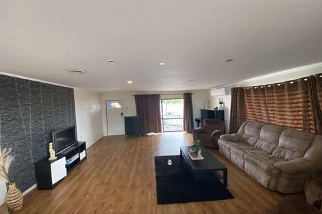 Photo of property in 63 Lynwood Road, New Lynn, Auckland, 0600