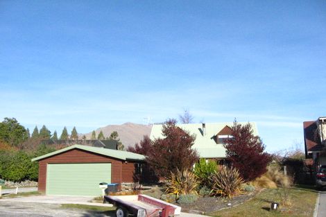 Photo of property in 1 Sequoia Place, Kelvin Heights, Queenstown, 9300