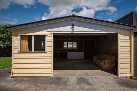 Photo of property in 28 Raglan Avenue, Cloverlea, Palmerston North, 4412