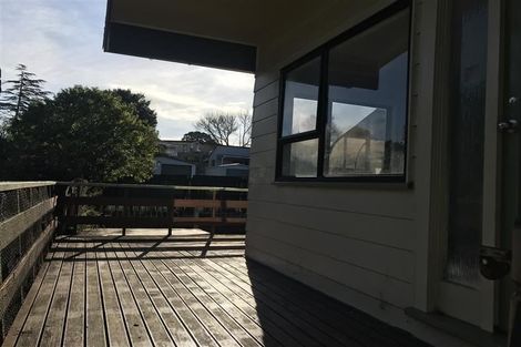 Photo of property in 8 Fitzherbert Avenue, West Harbour, Auckland, 0618