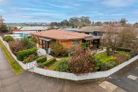 Photo of property in 6 Cross Street, Milton, 9220