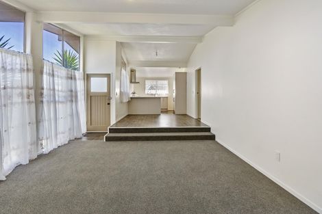 Photo of property in 328 Roscommon Road, Clendon Park, Auckland, 2103