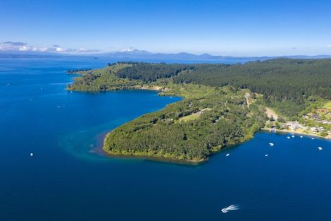 Photo of property in 70 Parawera Drive, Acacia Bay, Taupo, 3330