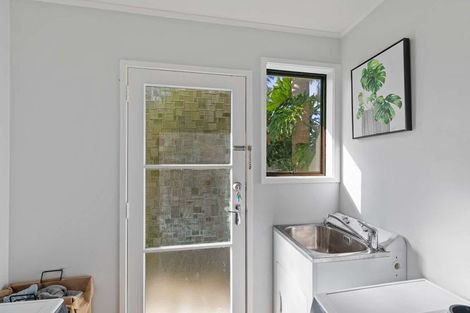 Photo of property in 24 Pukeroa Place, Papakura, 2110