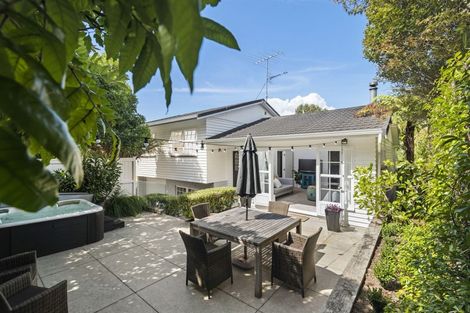 Photo of property in 16 Anakiwa Place, Milford, Auckland, 0620