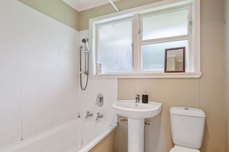 Photo of property in 2/64 Cruickshank Road, Clouston Park, Upper Hutt, 5018