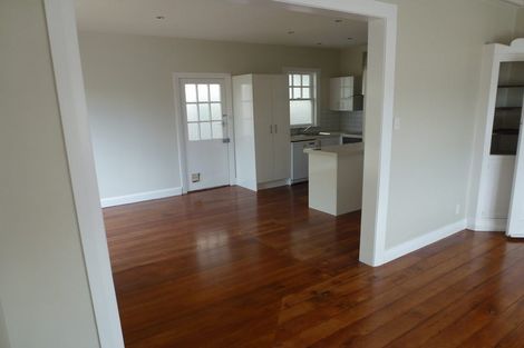 Photo of property in 5a Grove Road, Kelburn, Wellington, 6012