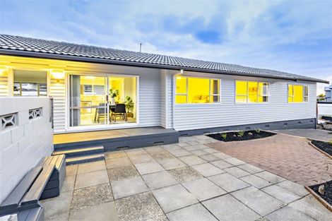 Photo of property in 21 Leaver Place, Weymouth, Auckland, 2103