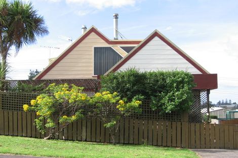 Photo of property in 20 Harmel Road, Glendene, Auckland, 0602