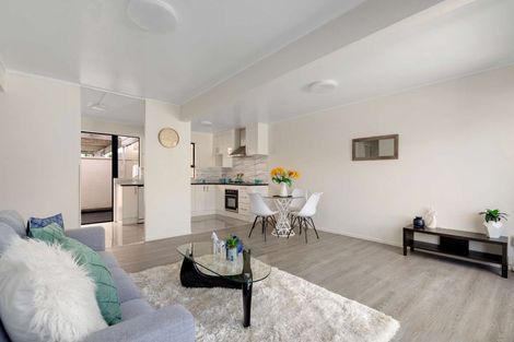 Photo of property in 2/11 Overton Road, Papatoetoe, Auckland, 2025