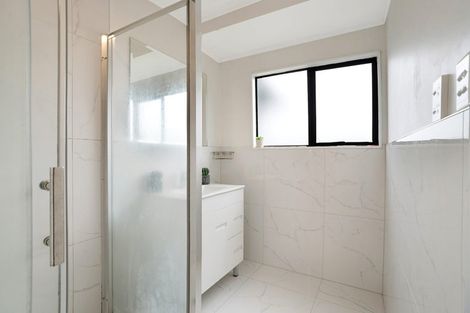 Photo of property in 2/10 Charisma Place, Randwick Park, Auckland, 2105