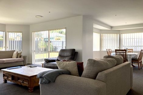 Photo of property in 41 Roy Maloney Drive, Henderson, Auckland, 0612