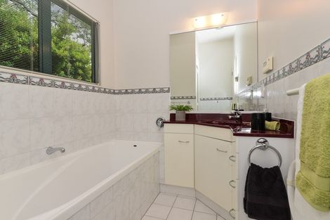 Photo of property in 2 Minchin Crescent, St Andrews, Hamilton, 3200