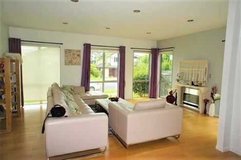 Photo of property in 16 Oak Bark Drive, Schnapper Rock, Auckland, 0632