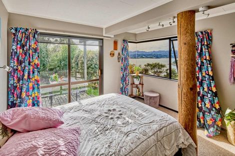 Photo of property in 9 Kenef Road, Paremata, Porirua, 5024