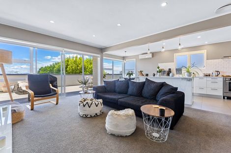 Photo of property in 21 Seon Place, Birkdale, Auckland, 0626